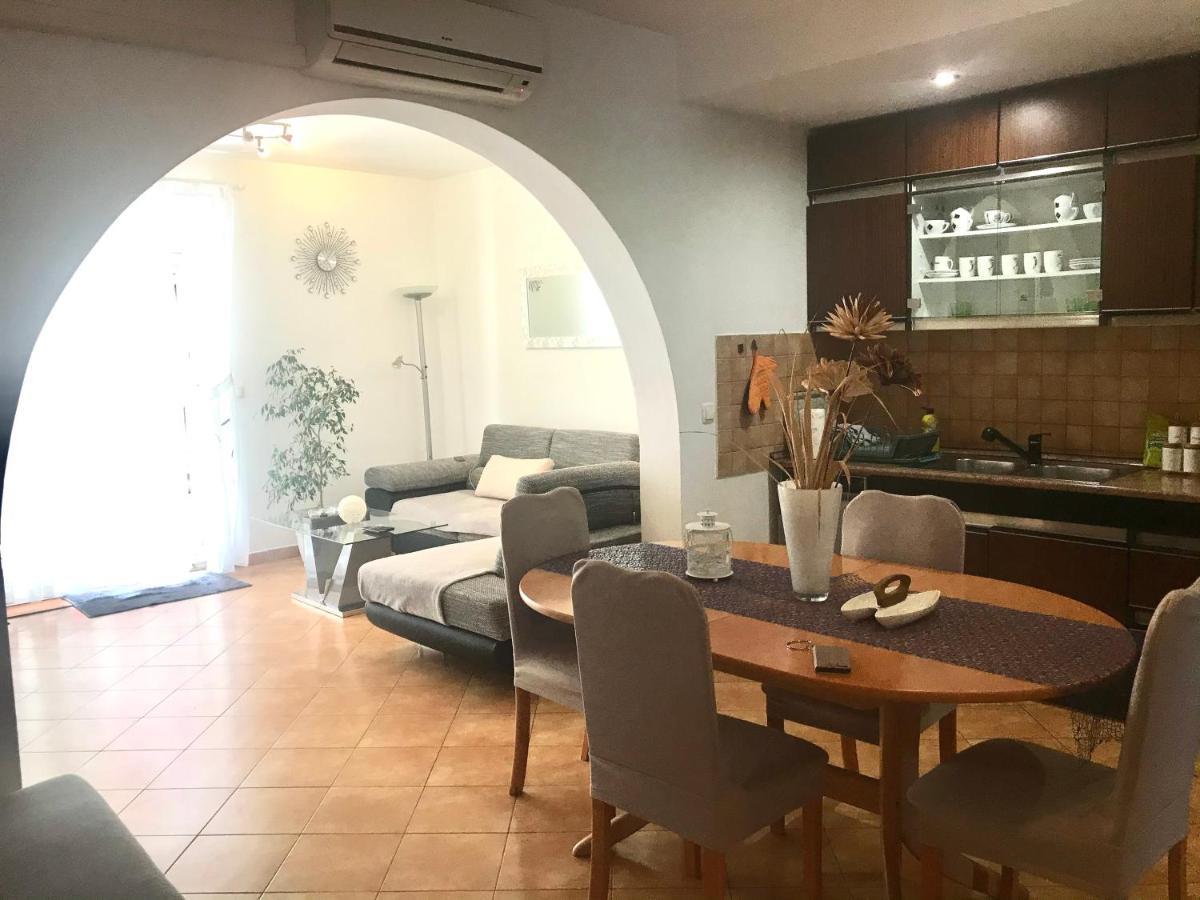 Villa Nik Fazana Luaran gambar